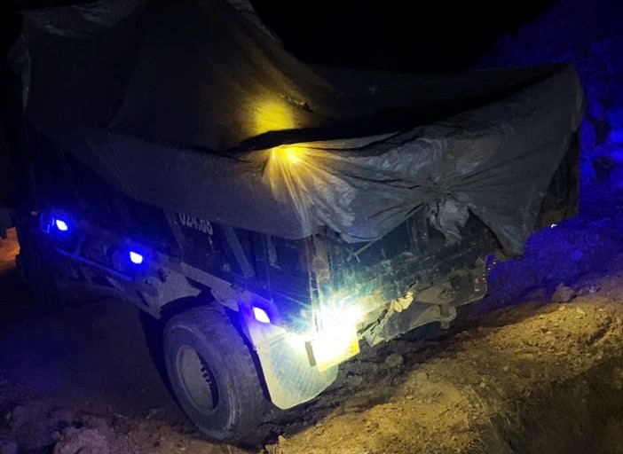 Công tác vận chuyển lợn nhiễm bệnh đi tiêu hủy được triển khai chặt chẽ, nhằm hạn chế nguy cơ lây lan trên diện rộng. Ảnh: Hải Đường