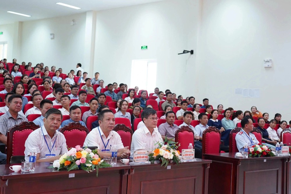 Khai mạc kỳ kiểm tra, sát hạch công chức tỉnh Đắk Lắk năm 2026, trong đó có hơn 300 người hoạt động không chuyên trách tham gia sát hạch. Ảnh: Tiếp Lê