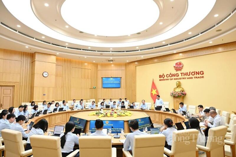Toàn cảnh buổi làm việc. Ảnh: Cấn Dũng