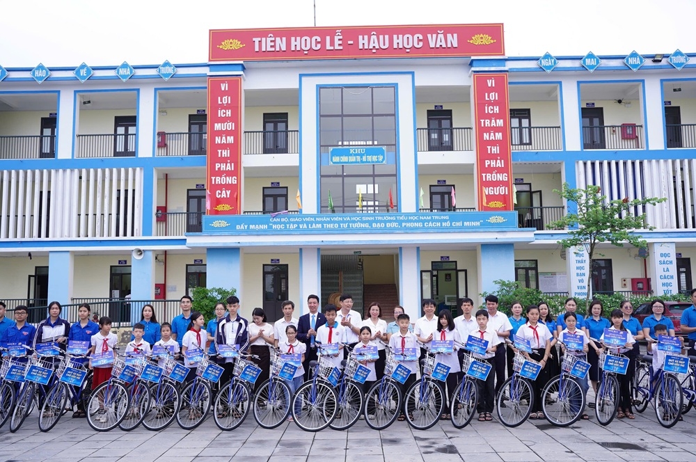 30 năm Bảo Việt Nhân thọ đồng hành cùng người dân và vun đắp tương lai thế hệ trẻ Việt Nam 30 năm Bảo Việt Nhân thọ đồng hành cùng người dân và vun đắp tương lai thế hệ trẻ Việt Nam