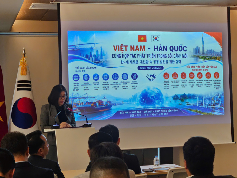 Bà Đoàn Phương Lan, Tổng Lãnh sự Việt Nam tại Busan phát biểu tại chương trình.