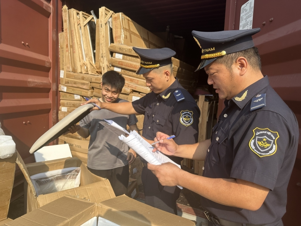 TP.HCM thu ngân sách Kinh tế khởi sắc, thu ngân sách TP. Hồ Chí Minh đạt gần 50% dự toán năm
