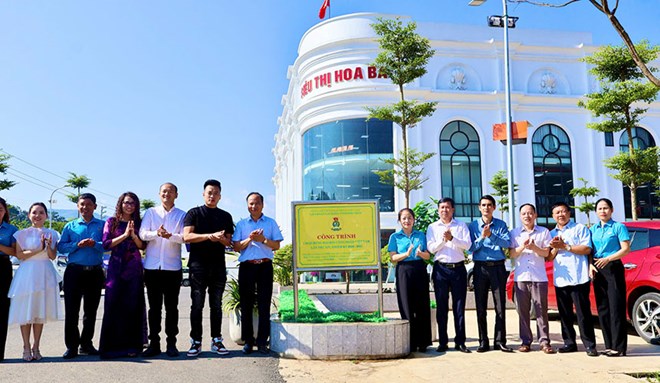 Điện Biên gắn biển công trình chào mừng Đại hội XIV Công đoàn Việt Nam