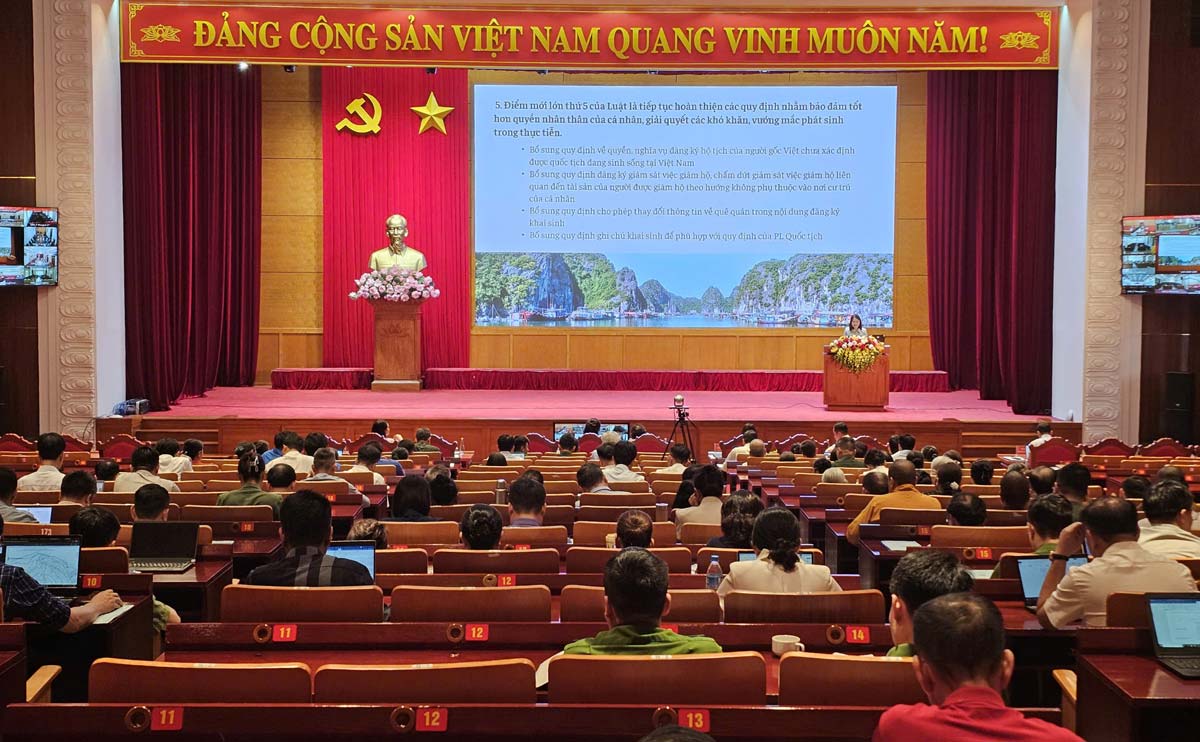 Quang cảnh hội nghị. Ảnh: Đoàn Hưng
