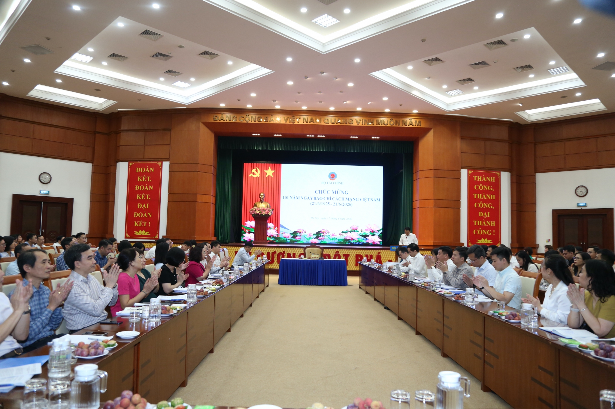 Bộ Tài chính: Kiên định mục tiêu tăng trưởng 2 con số trong năm 2026 Bộ Tài chính: Kiên định mục tiêu tăng trưởng 2 con số trong năm 2026