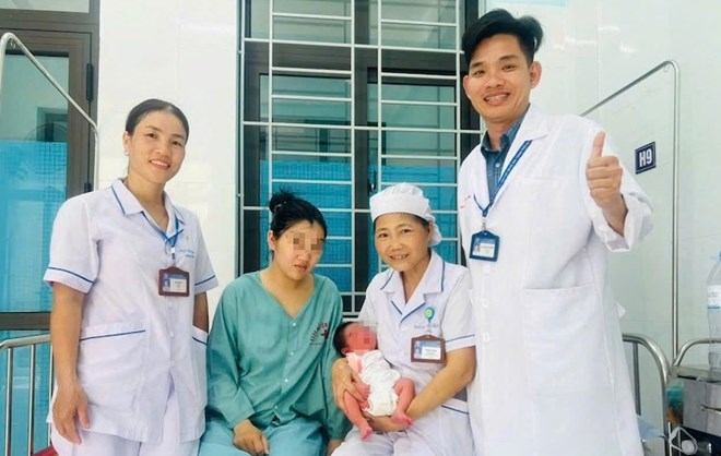 Sản phụ nguy kịch, y bác sĩ kích hoạt báo động đỏ trong đêm để cấp cứu