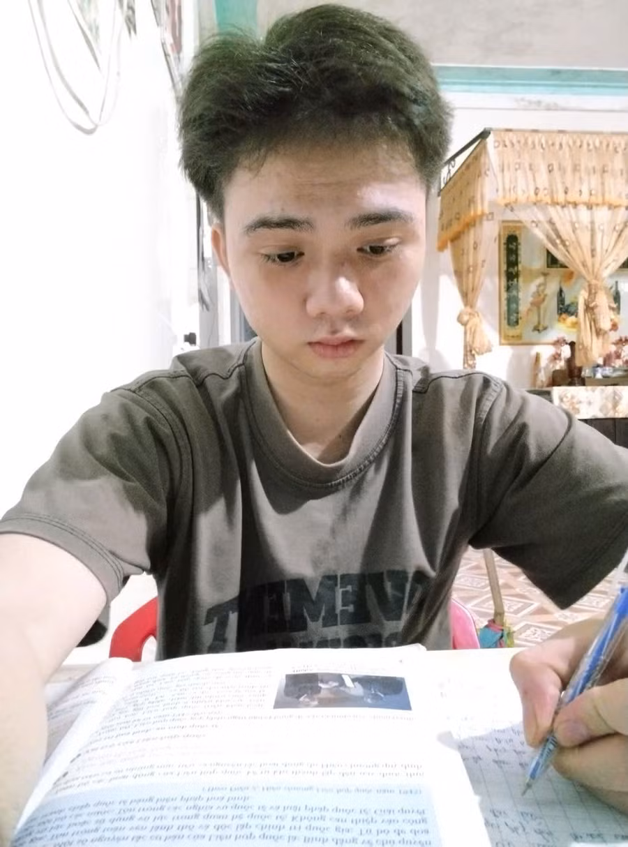 Mái trường Trung tâm GDNN-GDTX Quảng Trạch đã trang bị cho em kỹ năng nghề để Minh và các bạn tham gia thị trường lao động. 2aoboqhpci4gb1vz2zonzoam4velp08o7lhde93o.jpg