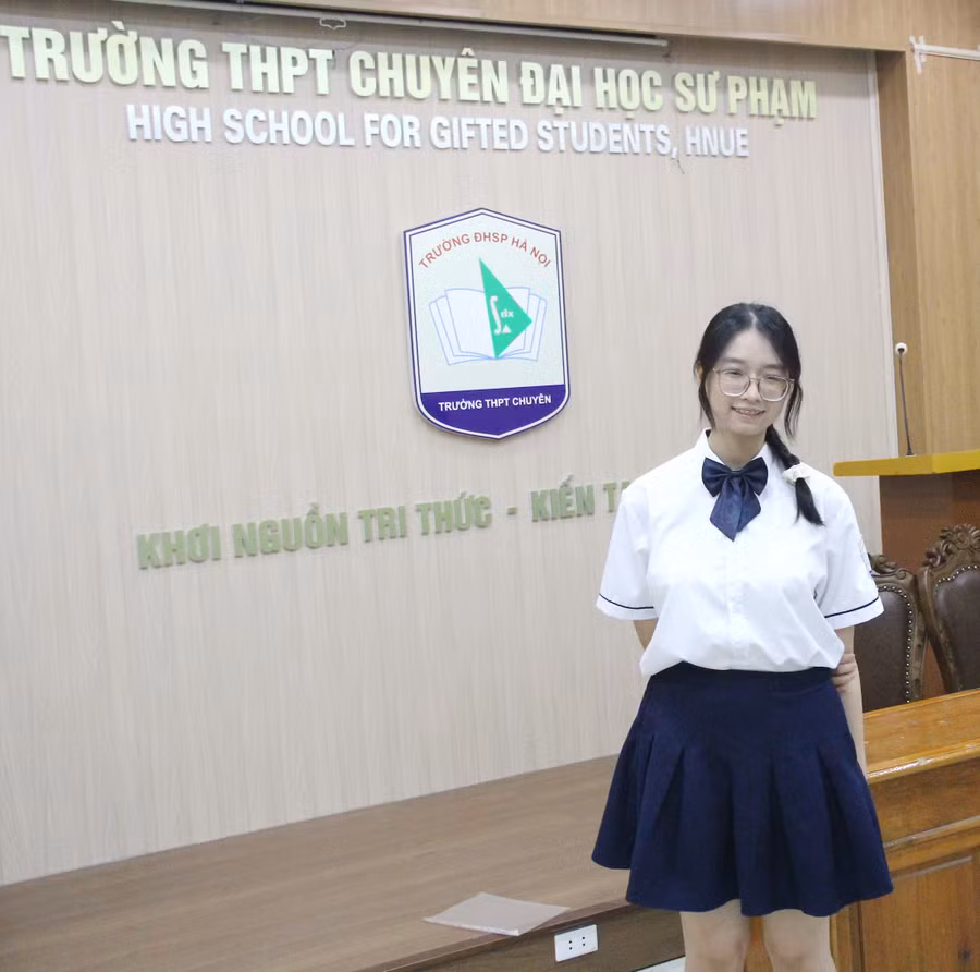 Thủ khoa toàn quốc tổ hợp A01 với 29,75/30 điểm Hoàng Hương Giang còn đạt điểm tuyệt đối 1.600/1.600 SAT, IELTS 8.0 img-0383.jpg