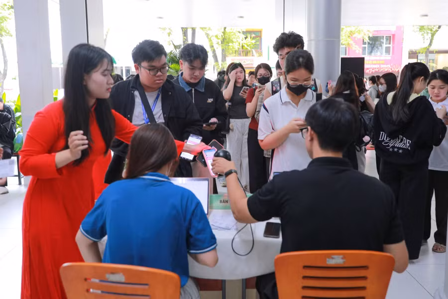 Đông đảo sinh viên tham gia ngày hội. attkynmy3elavais41rt3tjfi0mhpbe6rqng4nnmelgv-q.jpg