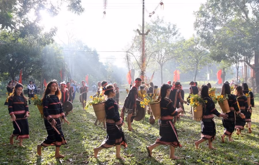 Đến với Gia Lai, du khách được trải nghiệm các nét văn hóa truyền thống. hh.jpg
