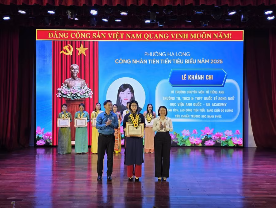 Cô Lê Khánh Chi xuất sắc nhận Bằng khen của UBND tỉnh và Giấy khen của Sở GD&ĐT Quảng Ninh. co-le-khanh-chi-xuat-sac-nhan-bang-khen-cua-ubnd-tinh-va-giay-khen-cua-so-gddt-quang-ninh.jpg