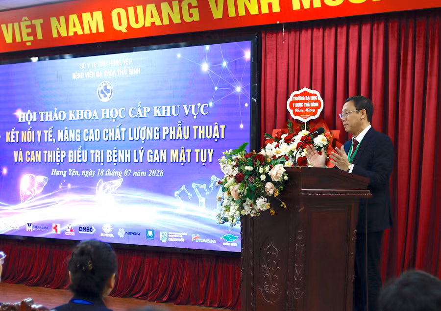 TTƯT. BSCKII Hà Trung Kiên, Giám đốc Bệnh viện Đa khoa Thái Bình phát biểu khai mạc hội thảo. 41a5607.jpg