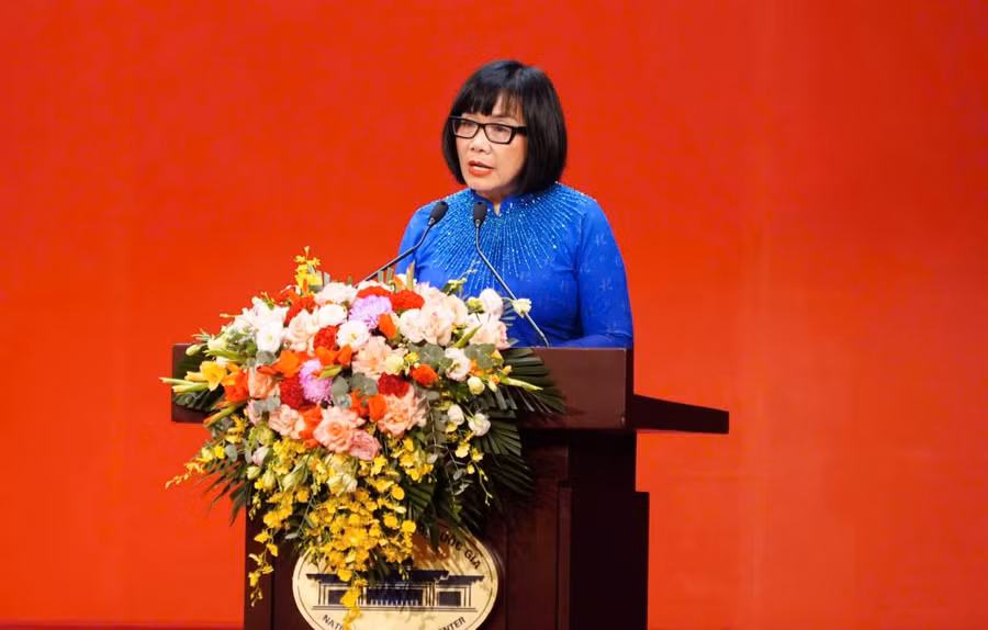 Bà Đặng Hoàng Oanh - Thứ trưởng Bộ Tư pháp. tot-nghiep-4.jpg