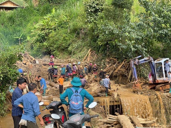 Mưa lũ phức tạp, Lào Cai khẩn cấp đưa người dân khỏi vùng sạt lở