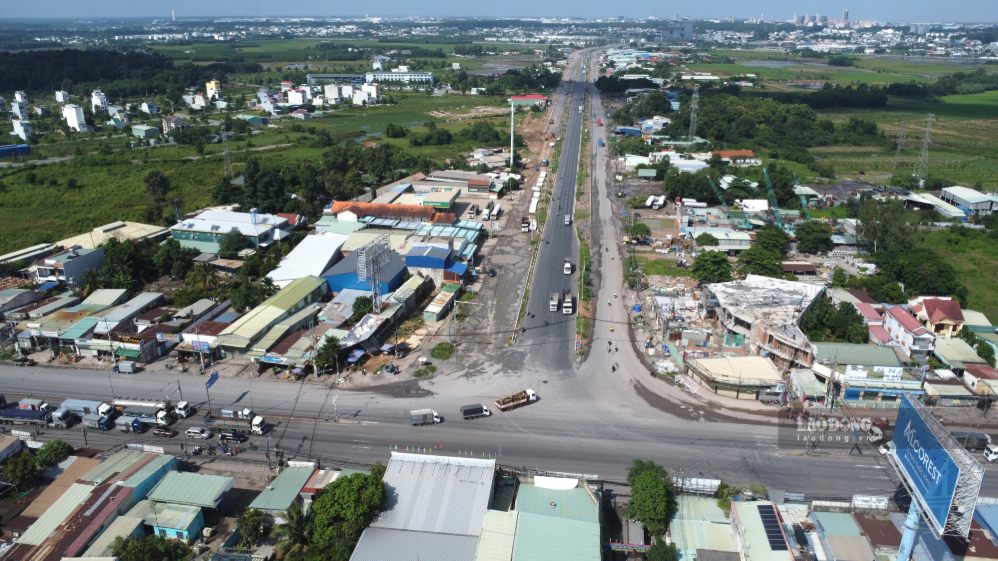 Dự án nâng cấp, mở rộng đường 25B, đoạn từ trung tâm phường Nhơn Trạch đến quốc lộ 51 xây dựng từ đầu năm 2025, dài hơn 9,2km, quy mô mặt cắt ngang giai đoạn hoàn thiện là 80m. Ảnh: HAC