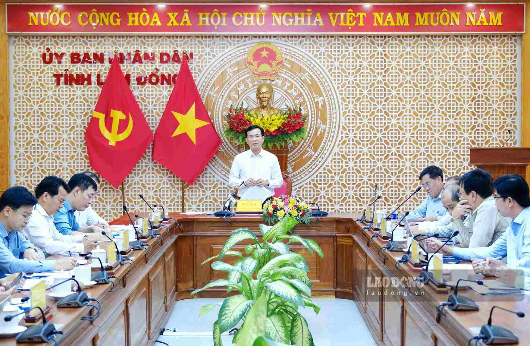 Ông Hồ Văn Mười - Ủy viên Ban Chấp hành Trung ương Đảng, Chủ tịch UBND tỉnh Lâm Đồng yêu cầu phải hoàn tất giải phóng mặt bằng 3 dự án cao tốc trọng điểm trong tháng 8. Ảnh: Hoàng Sa