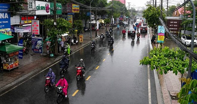 Bão số 3 kết hợp dải hội tụ, TPHCM có mưa dông diện rộng từ sáng sớm