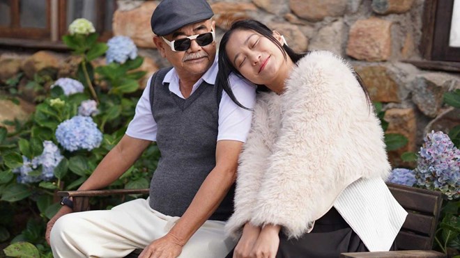 Cuộc sống hôn nhân hiện tại của NSND Việt Anh và người vợ kém 36 tuổi