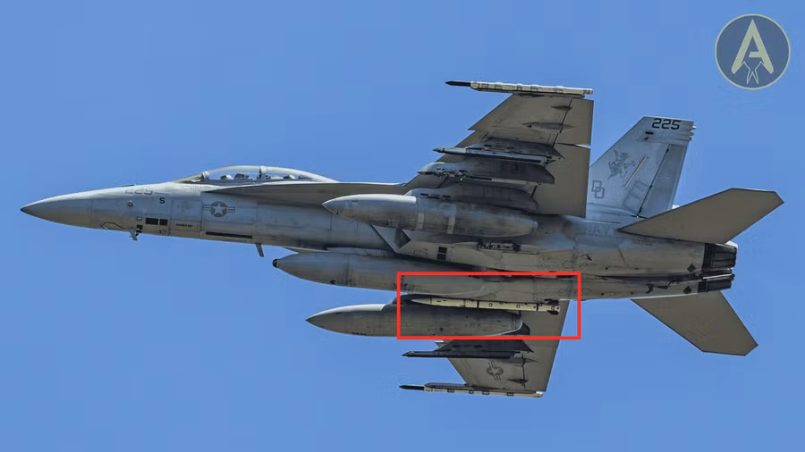 vynyshhuvach-fa-18f-z-raketoyu-aim-260foto-dzhonatan-tvidi.png