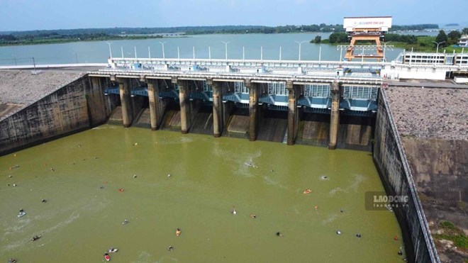 Lưu lượng nước về hồ thủy điện lớn nhất miền Nam ngày 17.8 đạt 750m3/s