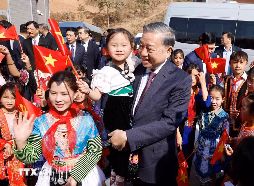 3101-tong-bi-thu-truong-noi-tru-lien-cap-si-pa-phin-141.jpg