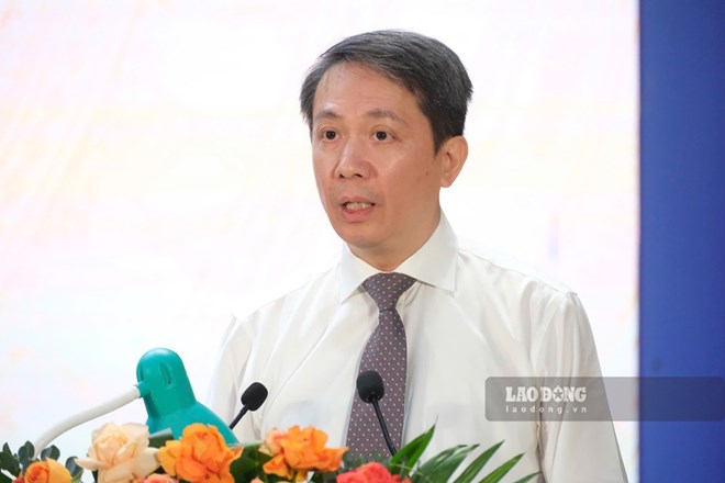 Thứ trưởng Bộ GDĐT: Cần giảm áp lực hành chính cho giáo viên, thi cử cho học sinh