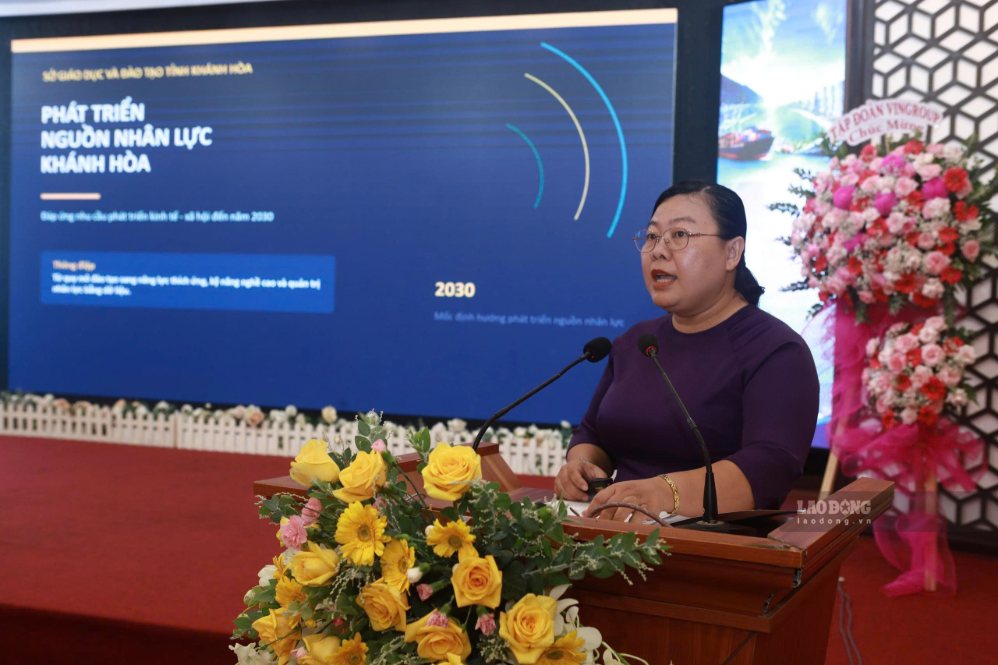 Bà Lê Thái Trường Thi - Phó Giám đốc Sở Giáo dục và Đào tạo tỉnh Khánh Hòa - phát biểu tại hội thảo. Ảnh: Duy Tuấn