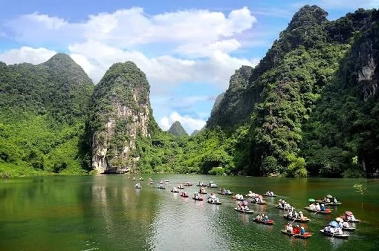 Du lịch trở thành động lực tăng trưởng mới, hướng tới đóng góp 10-12% GDP vào năm 2030