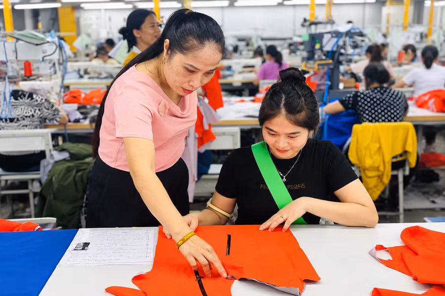 Lao động Công ty TNHH Santa Clara trong quá trình sản xuất sản phẩm may mặc. chatgpt-image-09-14-53-9-thg-9-2026.png
