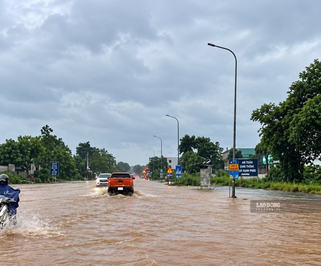 Mưa lớn gây ngập cục bộ nhiều khu vực ở Nghệ An