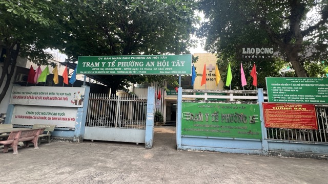 Trạm y tế phường An Hội Tây tổ chức khám sức khỏe cho người dân nhưng số người dân đến khám vẫn còn rất ít. Ảnh: Nguyễn Ly chụp 22.9.2026