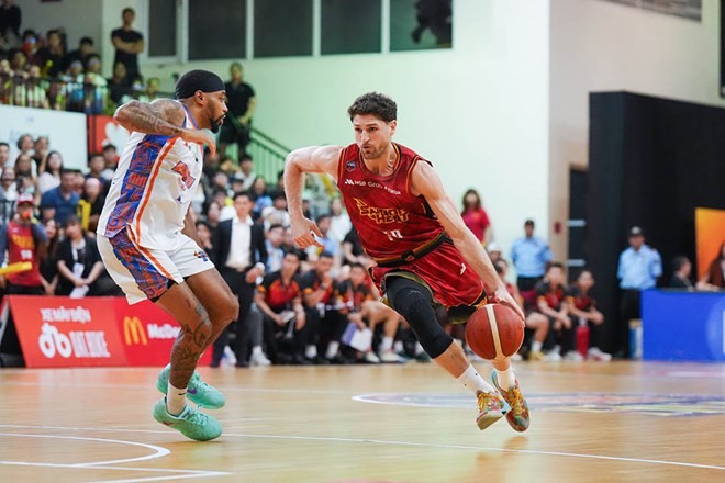 Hanoi Buffaloes ngược dòng đánh bại Saigon Heat, níu hi vọng bảo vệ ngôi vô địch VBA