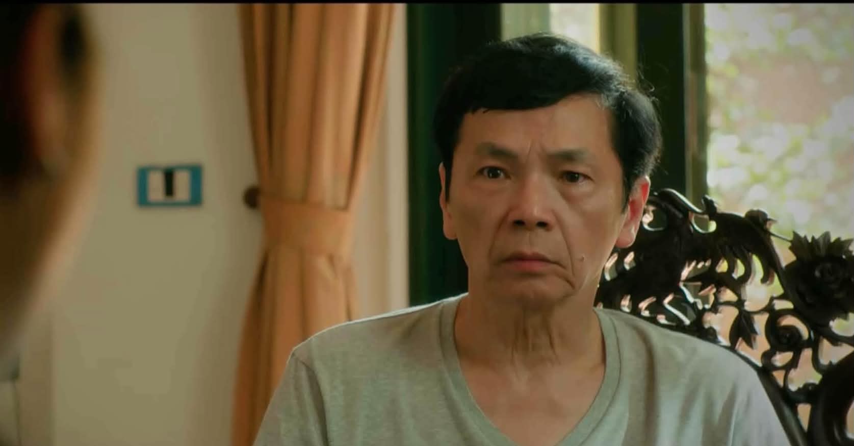 Tạo hình của NSND Trung Anh trong phim “Đội bóng nữ làng Xuân” trên VTV. Ảnh: VTV