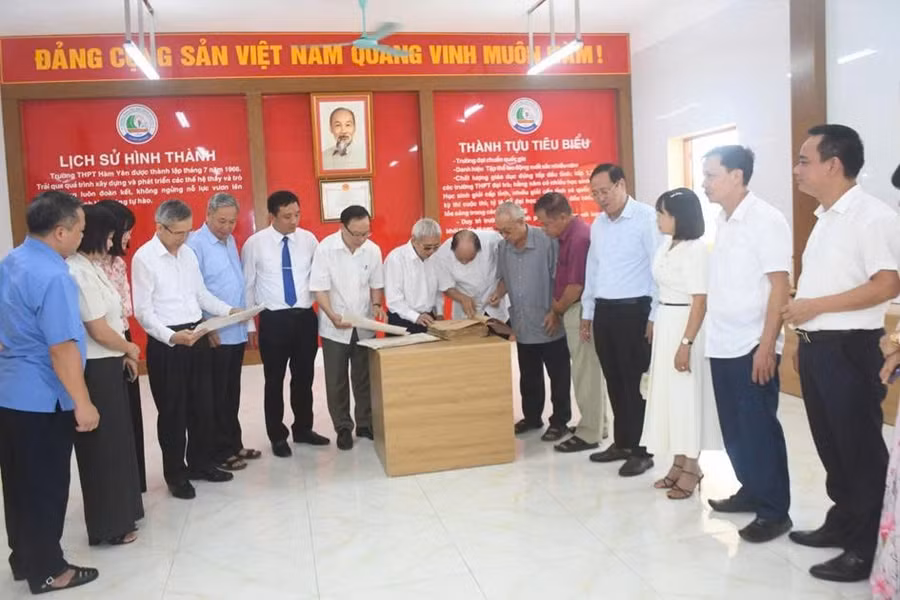 Đoàn đại biểu Cựu học sinh các thế hệ về thăm trường ngày 12/9/2026. 2aobor295glfa6wvgd0pxghqyratflticqpmgqhm.jpg