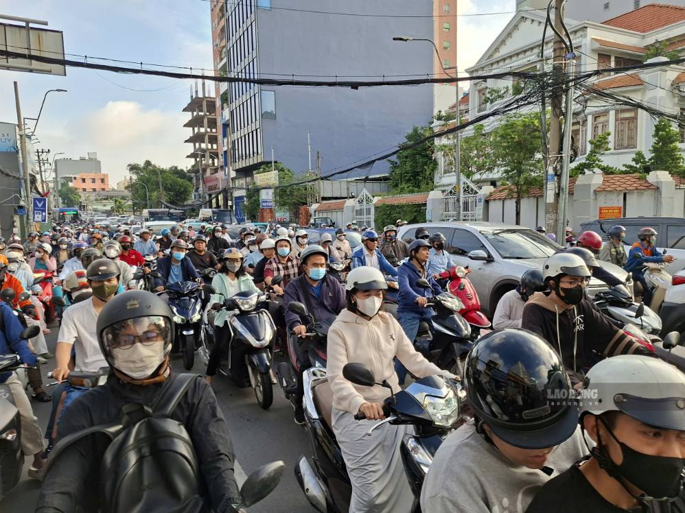 Kẹt xe đường Đinh Bộ Lĩnh (TPHCM) tháng 9.2026.  Ảnh: Minh Quân