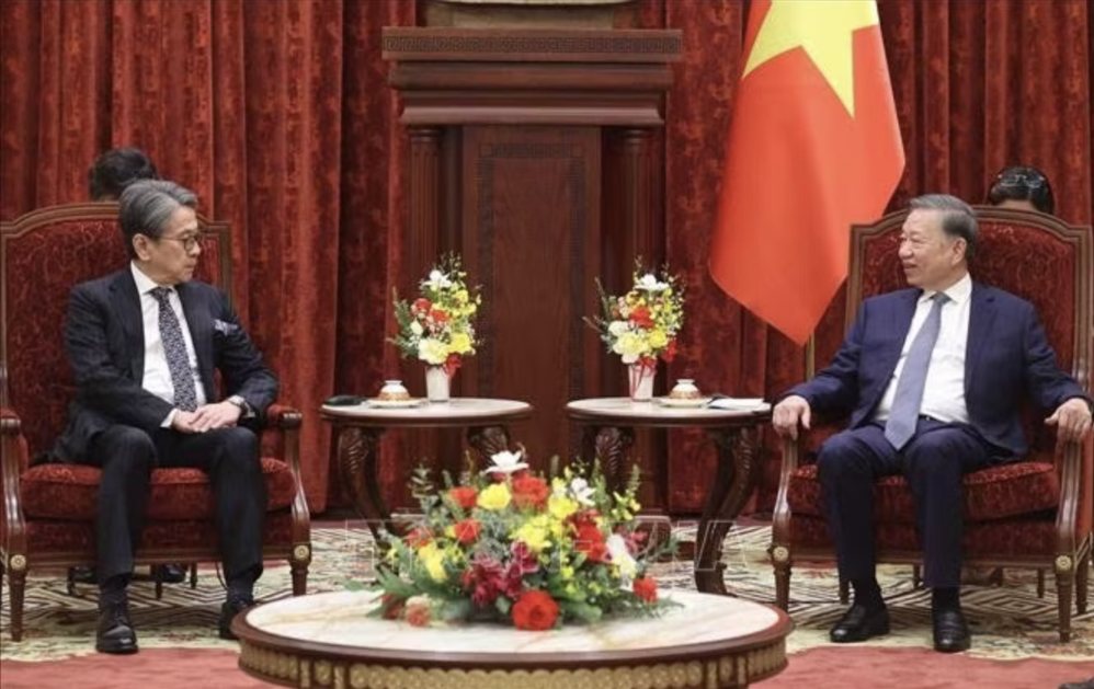 Tổng Bí thư, Chủ tịch nước Tô Lâm tiếp ông Maeda Tadashi, Chủ tịch Hội đồng quản trị Ngân hàng Hợp tác Quốc tế Nhật Bản (JBIC). Ảnh: TTXVN.