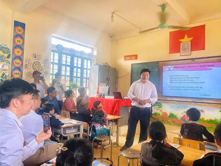 Phân hiệu Đại học Thái Nguyên tại Hà Giang tổ chức hoạt động thực tế, trải nghiệm và thực hành giảng dạy dành cho học viên lớp đào tạo, cấp chứng chỉ giáo viên dạy tiếng Mông cho đội ngũ giáo viên.