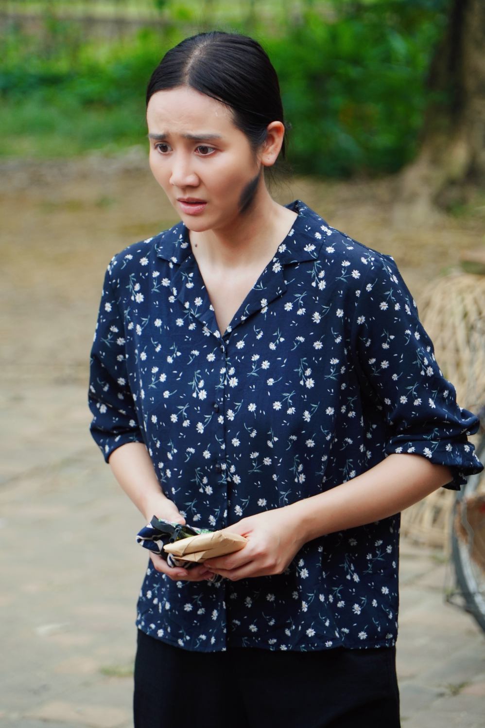 Tạo hình của Huyền Lizzie trong phim “Căn nhà không mái che“. Ảnh: NCC