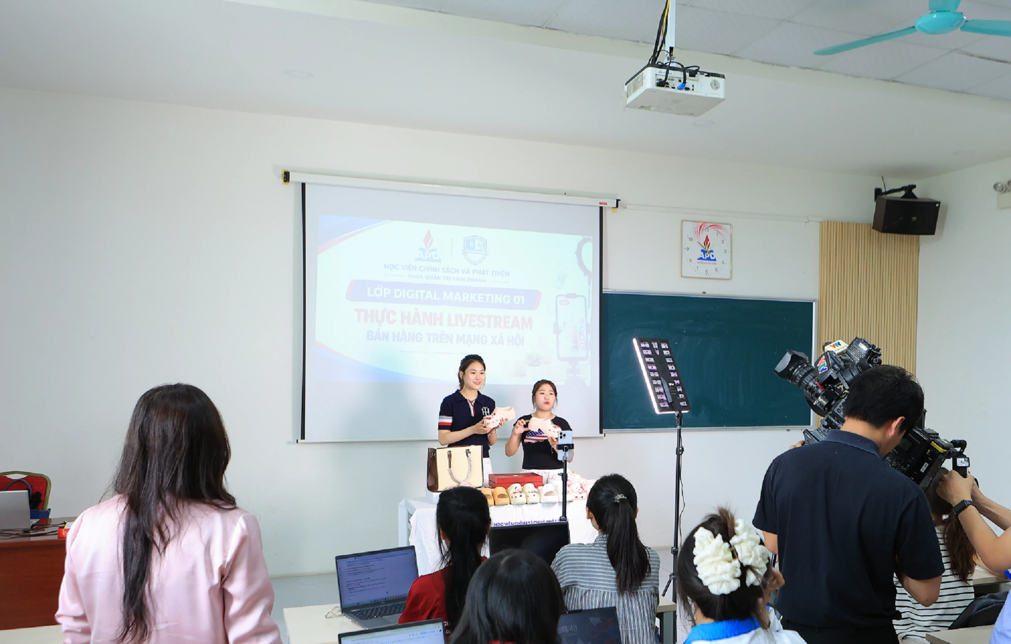 Cơ chế tự chủ thúc đẩy giáo dục đại học chuyển đổi số, đổi mới sáng tạo