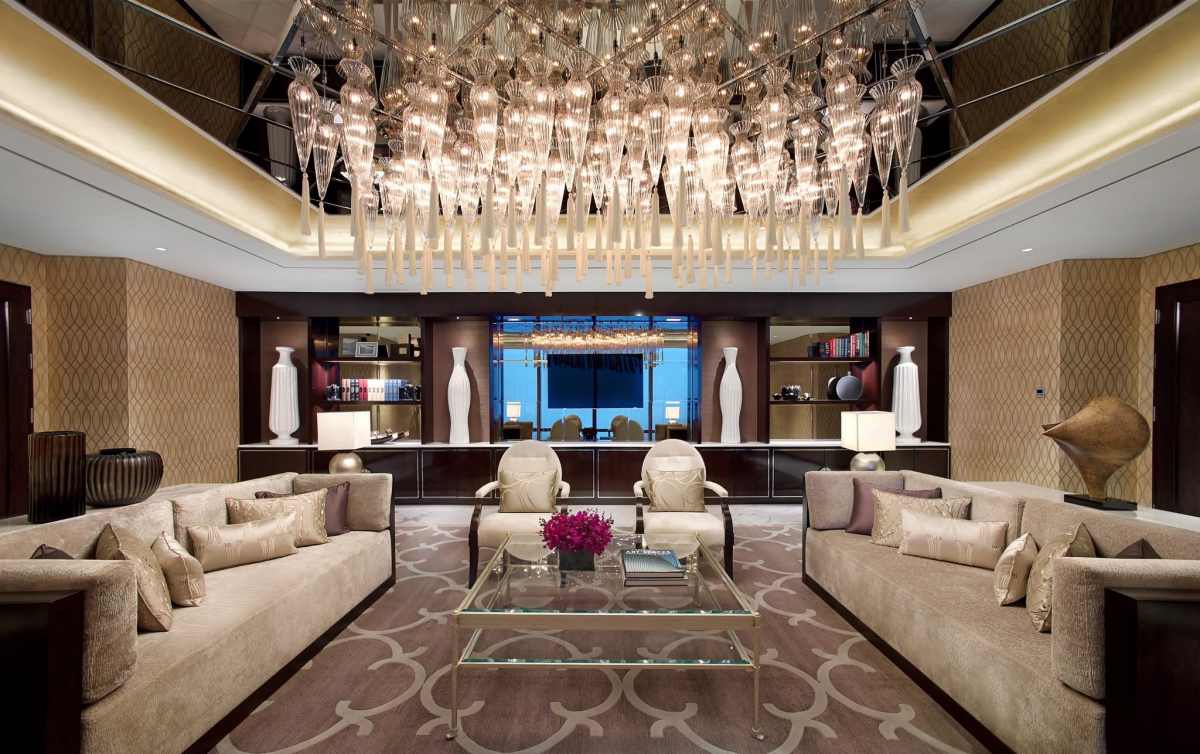 Không gian phòng Royal Suite tại Lotte Hotel Hanoi. Ảnh: Lotte