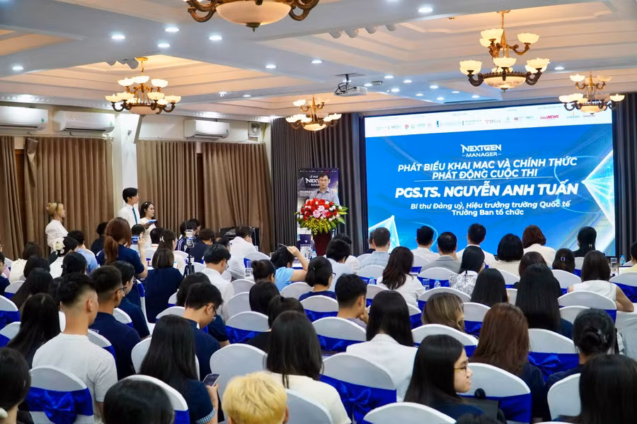 Quang cảnh buổi phát động.