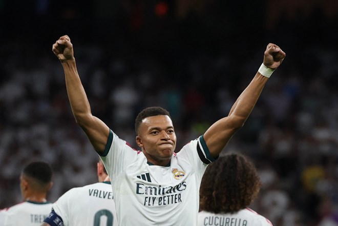Mbappe ghi bàn thắng thứ 100, Real Madrid hạ Barcelona trên sân khách