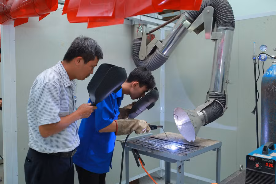 Sinh viên Trường Cao đẳng Long An học thực hành.